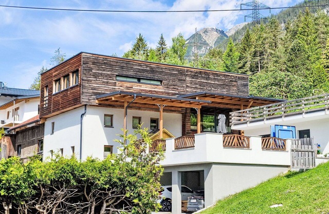 Beautiful apartment for 5 guests with WIFI, TV, patio, pets allowed and parking