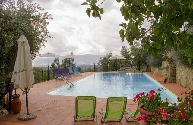 Beautiful apartment for 5 guests with pool, WIFI, TV and parking