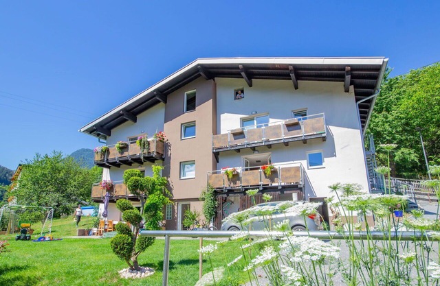 Beautiful apartment for 4 guests with WIFI, TV, balcony and parking