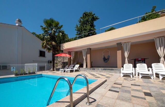 Beautiful apartment for 4 guests with WIFI, A/C, pool, TV, terrace, pets allowed and parking