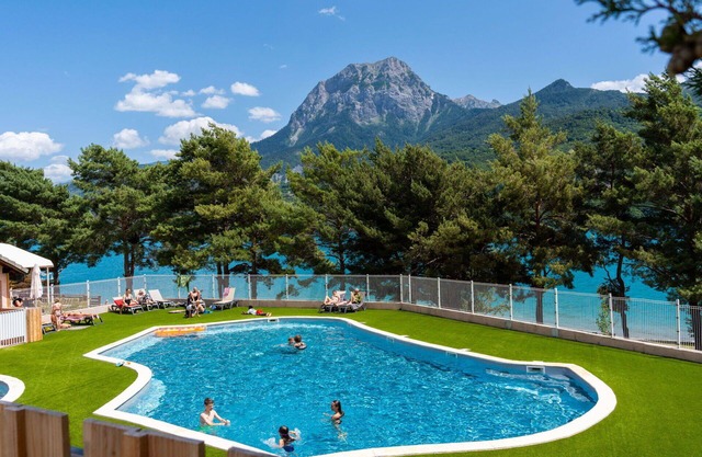 Beautiful apartment in villa for 8 people with pool, A/C, TV, terrace, pets allowed and parking