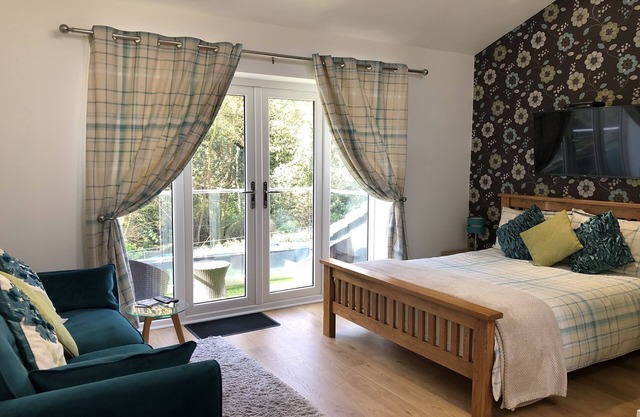 Beautiful Apartment for 2 with balcony. Near to Eden, Heligan & the coast.