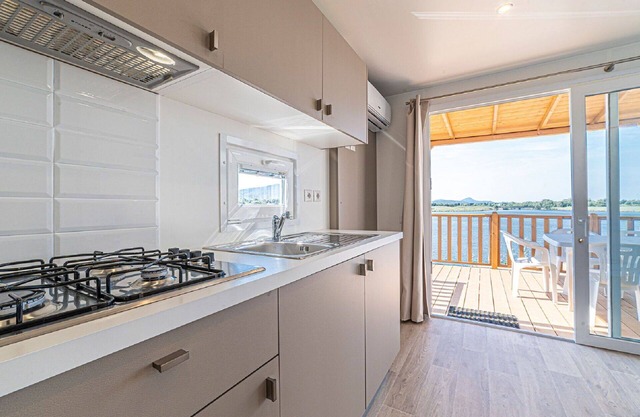 Beautiful apartment in villa for 6 people with WIFI, pool, A/C, TV and terrace
