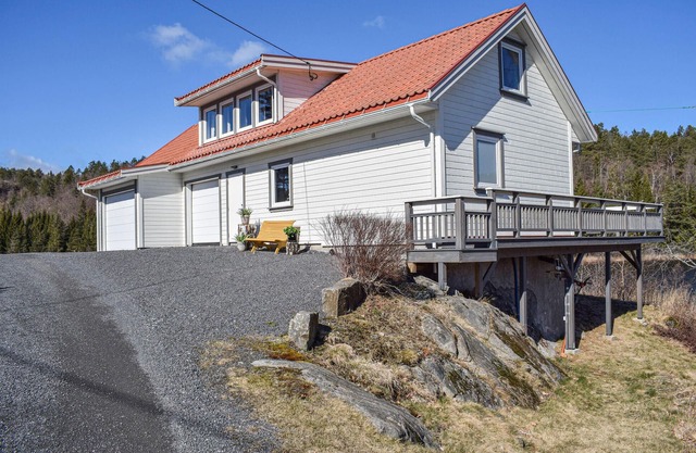 Beautiful apartment in Risør with WiFi