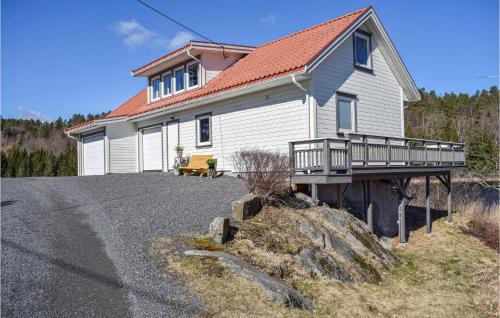 Beautiful Apartment In Risør With Wifi