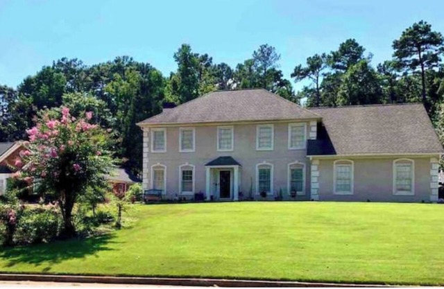 Beautiful Apartment in Conyers With Jacuzzi Tub, Full Kitchen, WIFI
