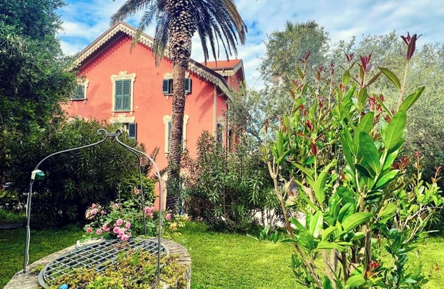 Beautiful apartment inside a villa mid the nature and just few steps by the sea