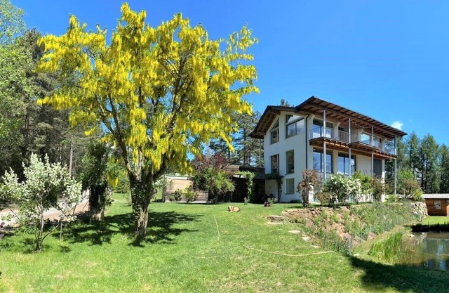 Beautiful apartment with glass front and mountain panorama - near Bolzano