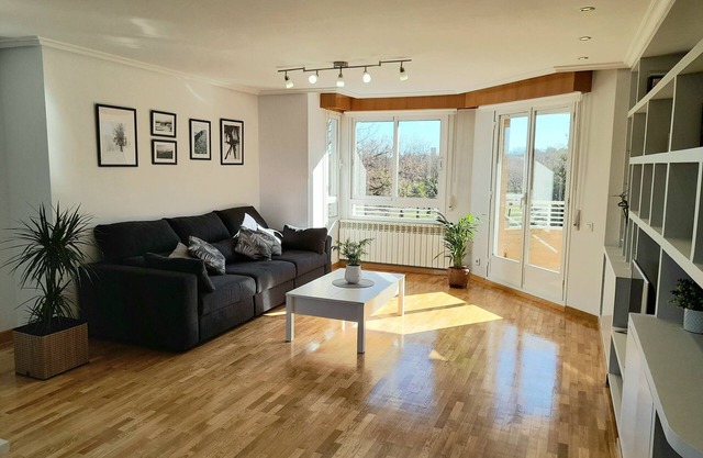 Beautiful apartment, very spacious, with views and garage