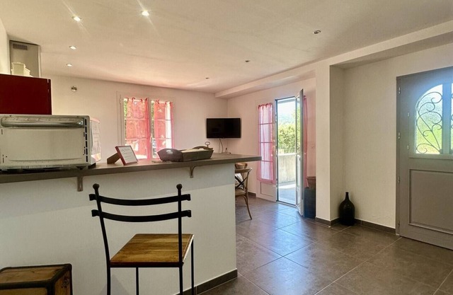 Beautiful apartment with garden