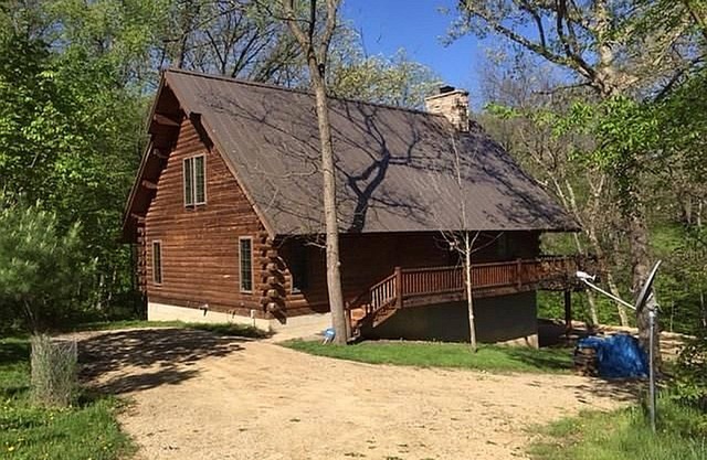 Beautiful Apple Canyon Lake Log Cabin in the Woods