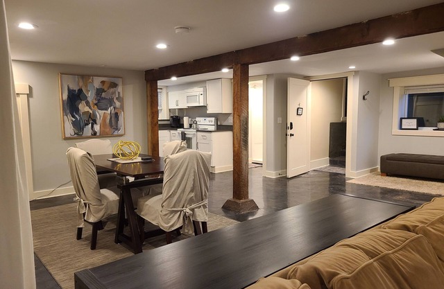 Beautiful basement Studio, Mississippi neighborhood