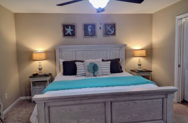 Beautiful Beach house by boat ramp, Boat Parking ,POOL , large home & Garage