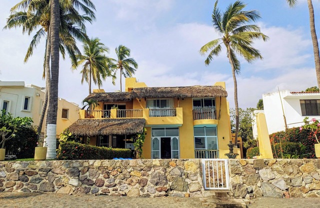BEAUTIFUL BEACH FRONT HOUSE