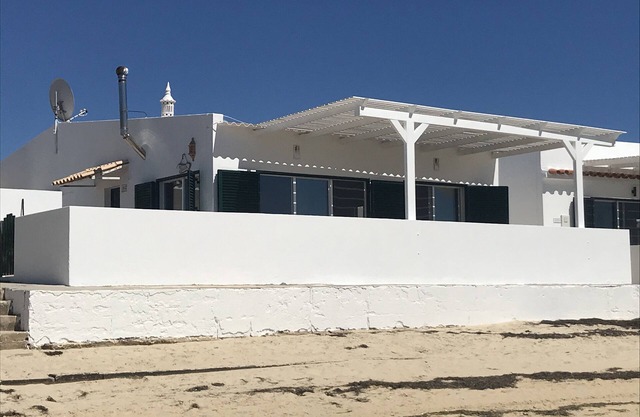 Beautiful Beach House on Armona island with Sea Views