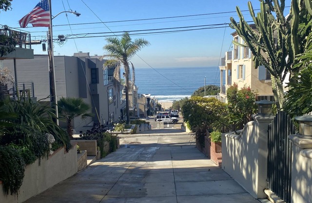 Beautiful Beach Home 3 blocks to the white sand.