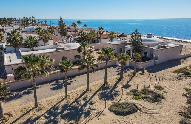 BEAUTIFUL BEACHFRONT LAS CONCHAS HOME WITH PRIVATE CASITA