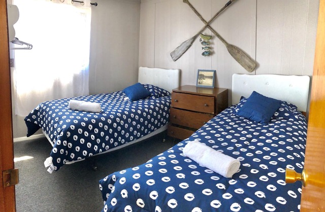 Beautiful Blue Jay Lake front Cottage