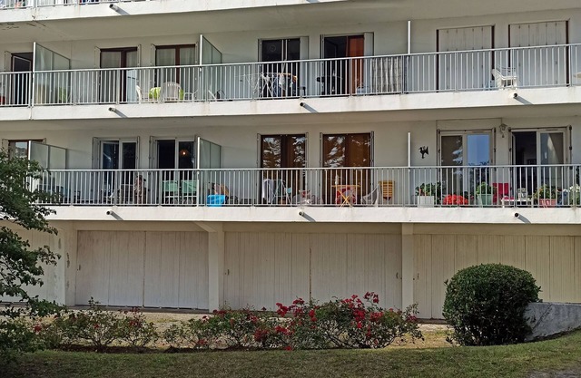 Beautiful, bright studio with balcony, seafront
