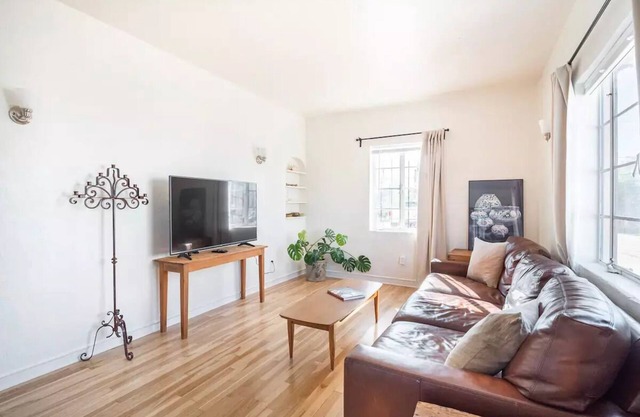 Beautiful Bungalow Close to U of A, Downtown and Historic 4th Court