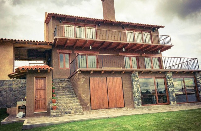 Beautiful Cabin Downtown Tapalpa Oven Mud Barbecue Grill 4 Room 12 ppl TV Wifi