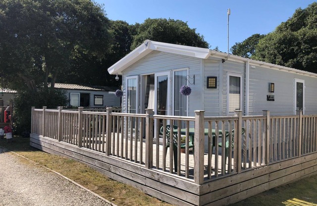 Beautiful caravan with decking at Azure Seas ref 32060AZ