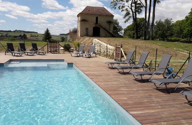 Beautiful Castle & Retreat Center with swimming pool in South West France