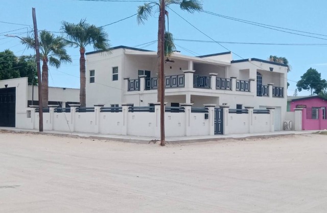 Beautiful & Centrally Located Spacious House.