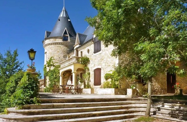 Beautiful Château with Large Private Pool near Cahors