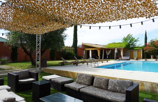 Beautiful charming house 16- 20 per. 400 m2 air-conditioned with swimming pool