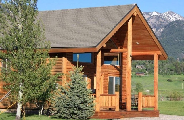 Beautiful Clean Cabin on the Salt River With Hot Tub, Fishing, Horseback Rides
