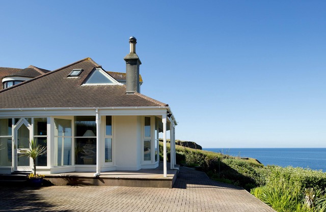 Beautiful Cliff Top Cornish House with outstanding sea views overlooking beach