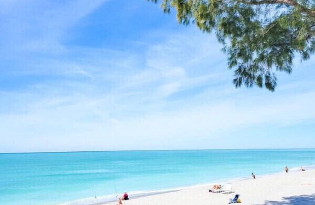 Beautiful Coastal Home 4 miles from the beach! With Hot tub!