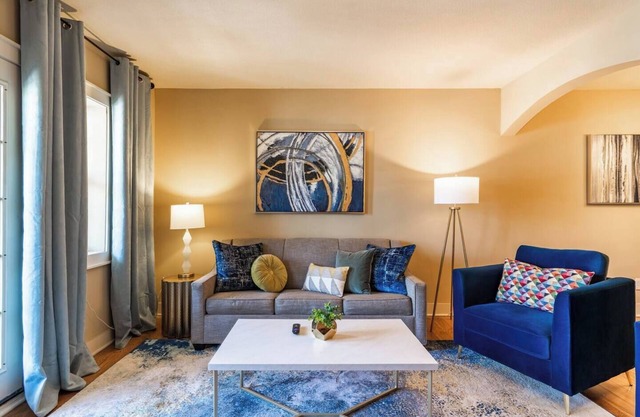 Beautiful Condo on the plaza I 01