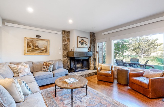 Beautiful condo with breathtaking views - close to National Parks