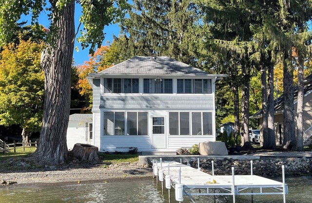 Beautiful Conesus Cottage