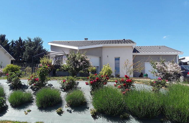 Beautiful contemporary in the countryside. Quiet, wooded, fenced. Good air.