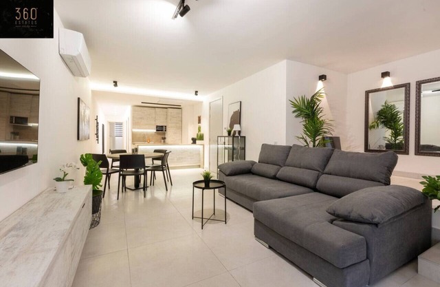 Beautiful & Cosy APT just off the Promenade & WIFI