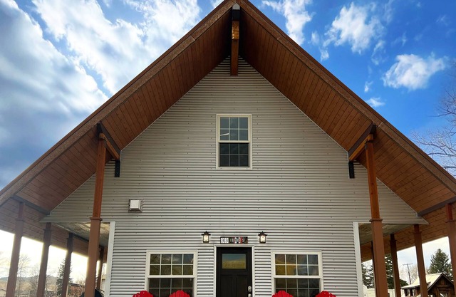 Beautiful Cottage Next Door to Bozeman Hot Springs - Welcome to Wee Tiny Town!