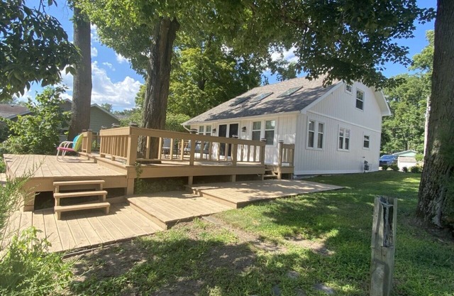 Beautiful Cottage With Water Access and Kayaks!