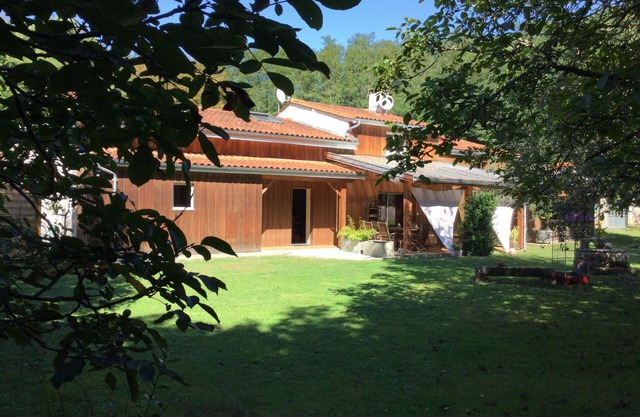 Beautiful country house with heated pool close to the ocean