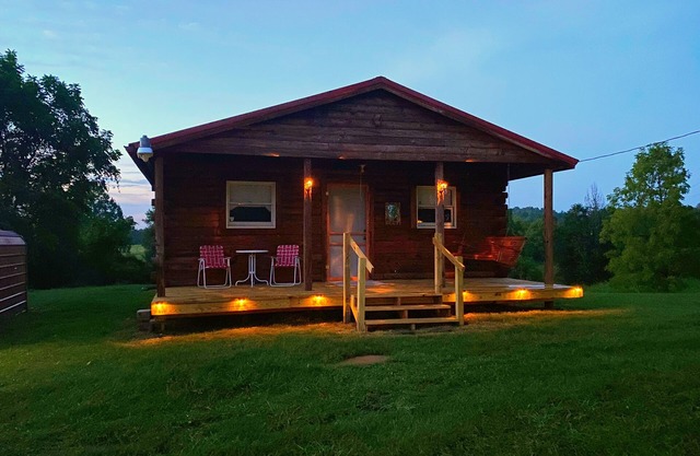 Beautiful country views and wildlife. Less than 2 miles from downtown.