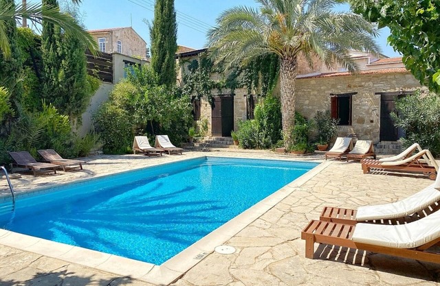 Beautiful Country House with A/C, WiFi and Shared Pool in the Historical Village of Choirokoitia