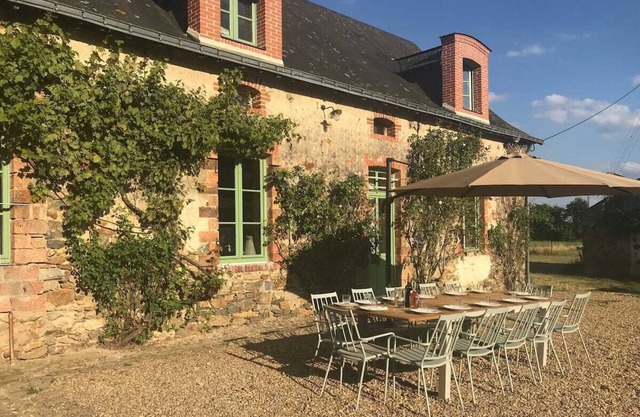 Beautiful country house with swimming pool in the Loire Valley