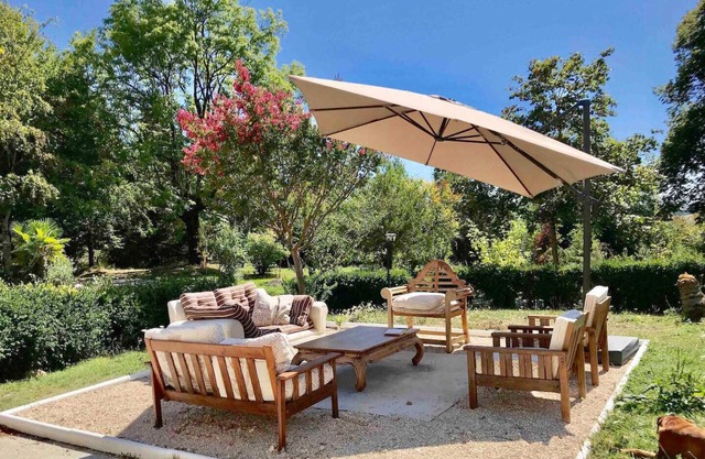 Beautiful country house, 1.5 ha wooded park, swimming pool, sauna, hamam