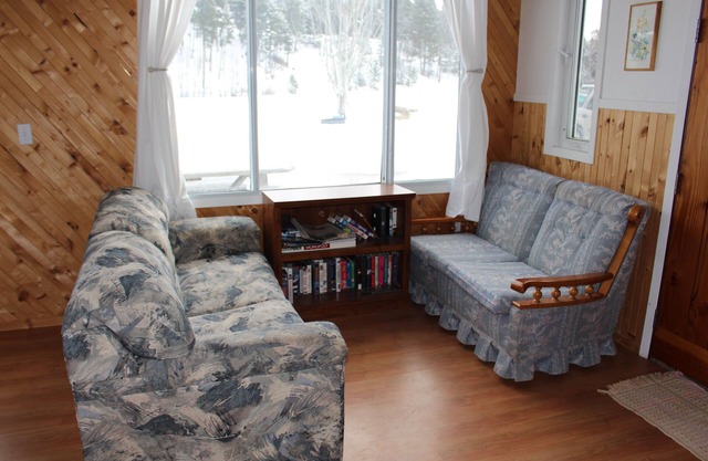 Beautiful Cozy Cabin close to Mount Baldy and Osoyoos BC