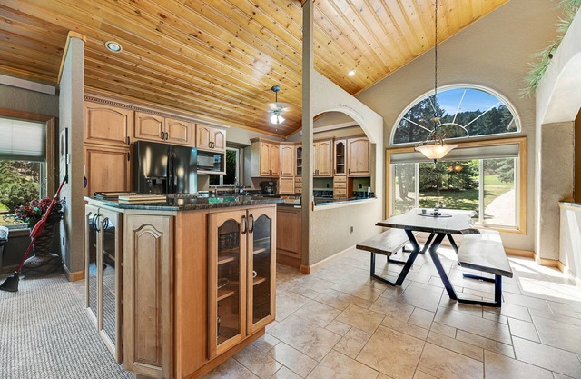 Beautiful creekside home w/private washer/dryer, WiFi, fireplace, patio, & AC