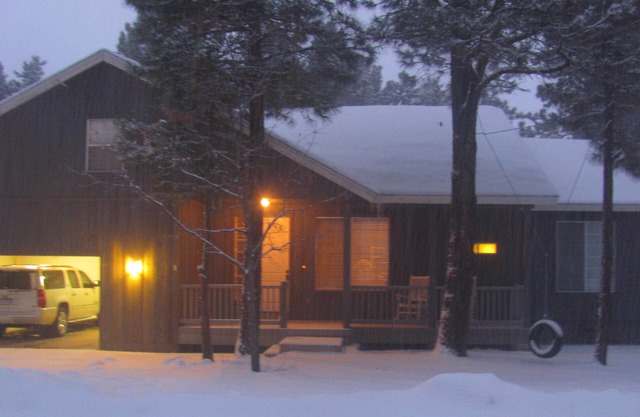 Beautiful Custom Home in the Pinetop Country Club Area with free Wi-Fi