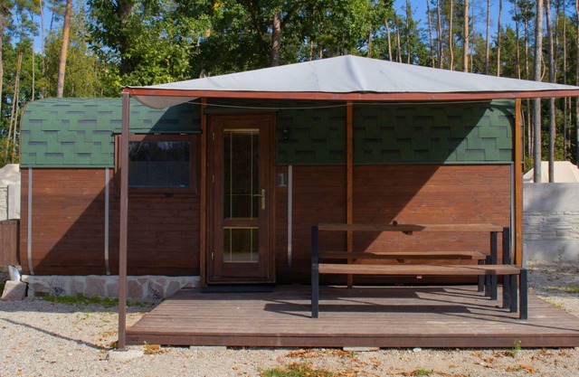 Beautiful apartment in villa for 4 people with WIFI, A/C, TV, patio, pets allowed and parking