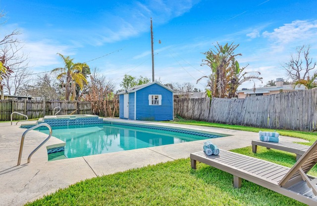 Beautiful Daytona Beach home with pool- 10 min from the beach